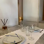 Mel's Place Apartment