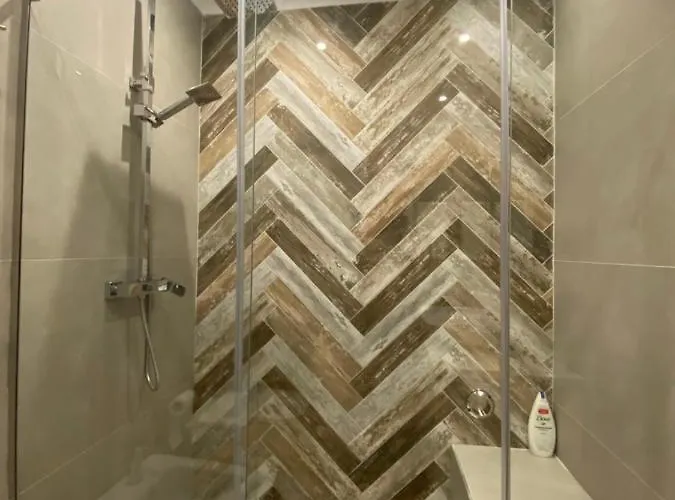 Mel's Place * טיראנה