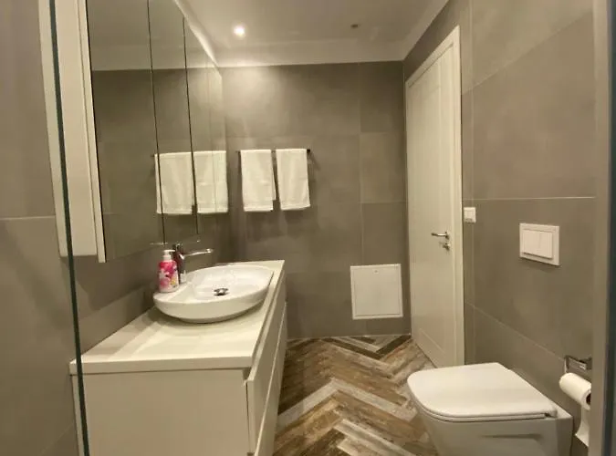 Mel's Place * טיראנה