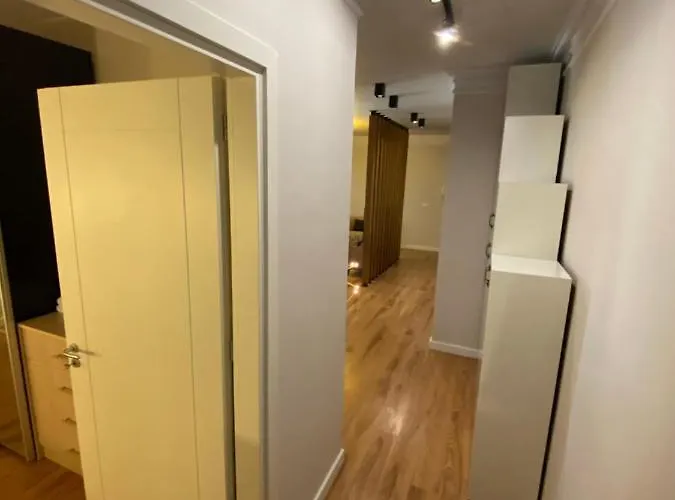 דירה Mel's Place טיראנה